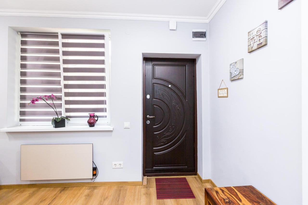 Сучасна Квартира По Вул Дарії Гусяк 9 Біля Краківського Lviv Kültér fotó